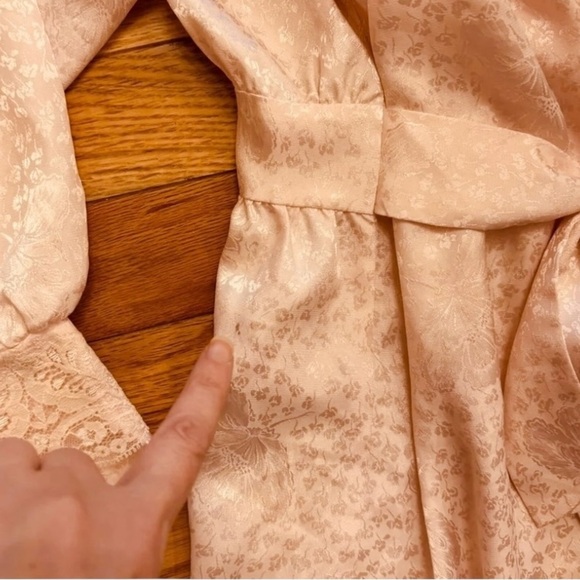 Vintage Pale Pink Victoria Secret Brocade Long Robe M - Picture 6 of 6